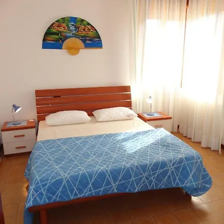 Stunning With Private Garden - Beahost